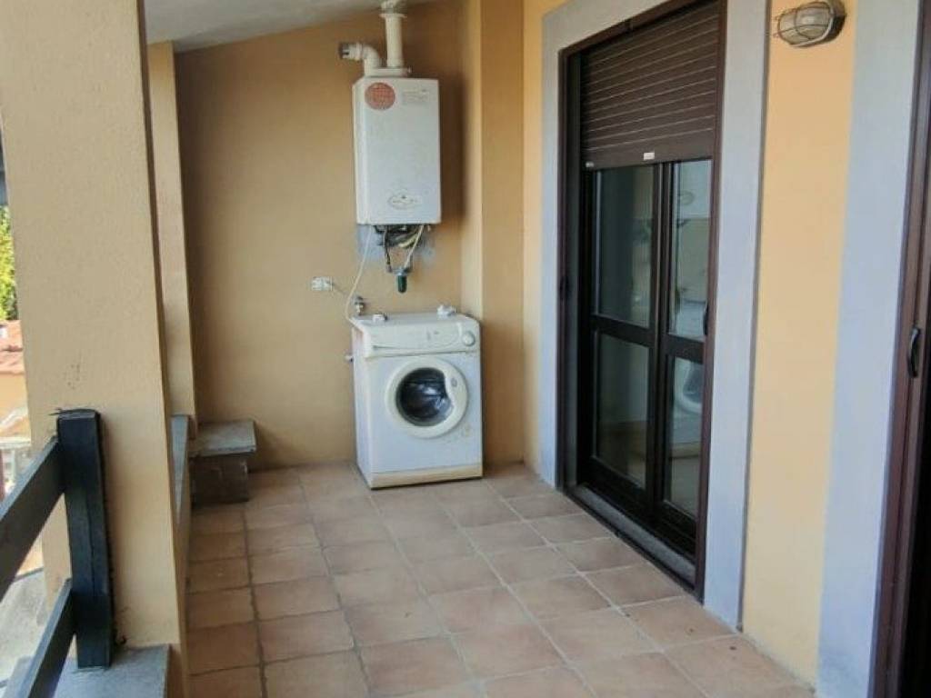 appartamento in vendita a Roma in zona Axa