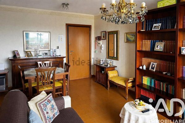 appartamento in vendita a Roma in zona Torre Angela