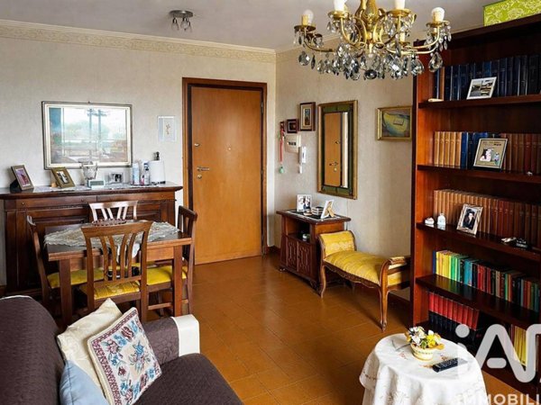 appartamento in vendita a Roma in zona Torre Angela