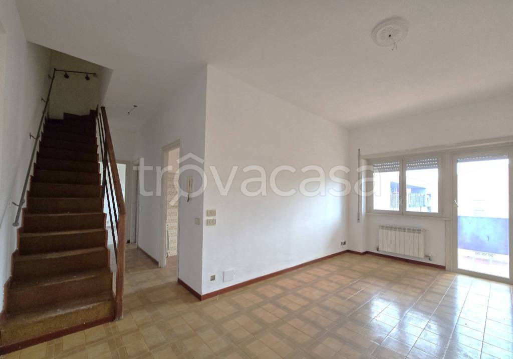 appartamento in vendita a Roma in zona Axa