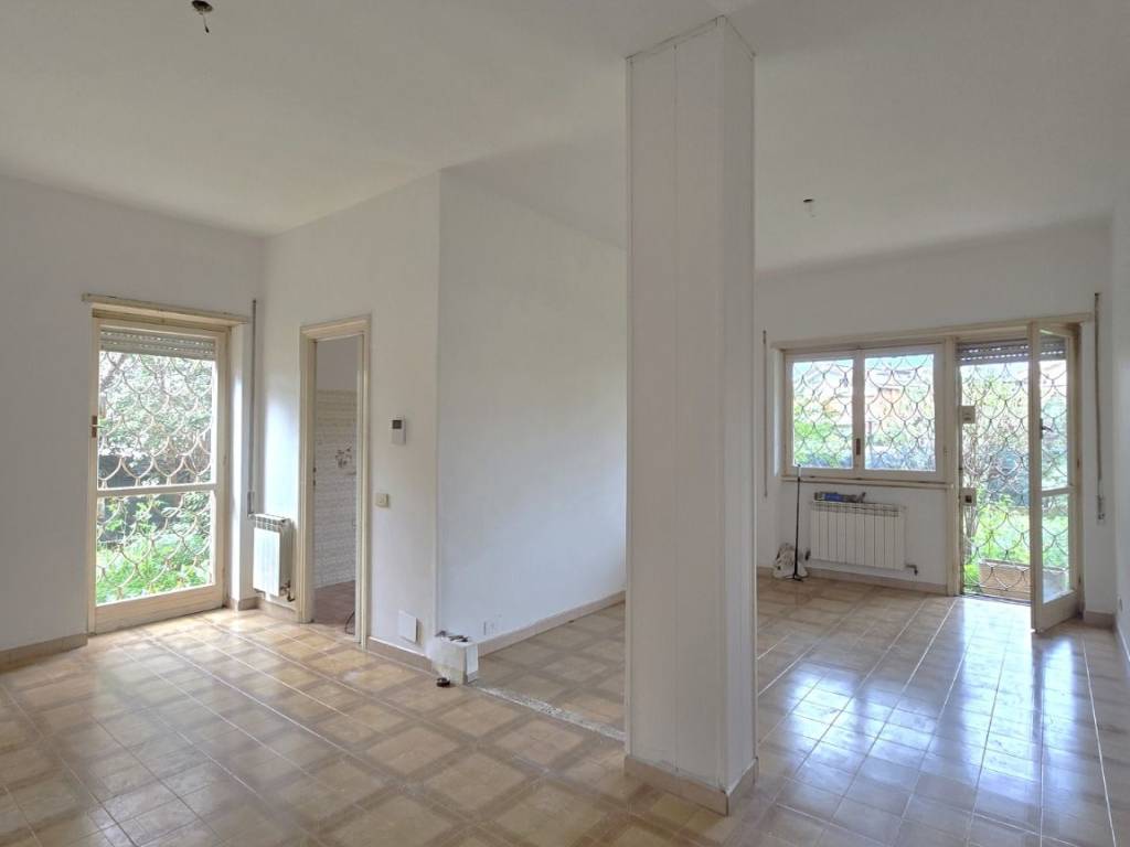 appartamento in vendita a Roma in zona Axa