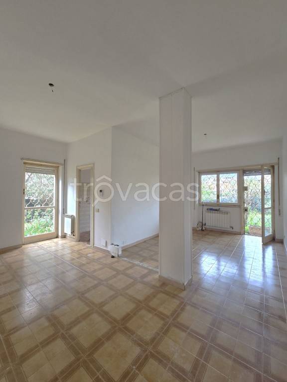 appartamento in vendita a Roma in zona Axa
