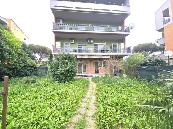 appartamento in vendita a Roma in zona Axa