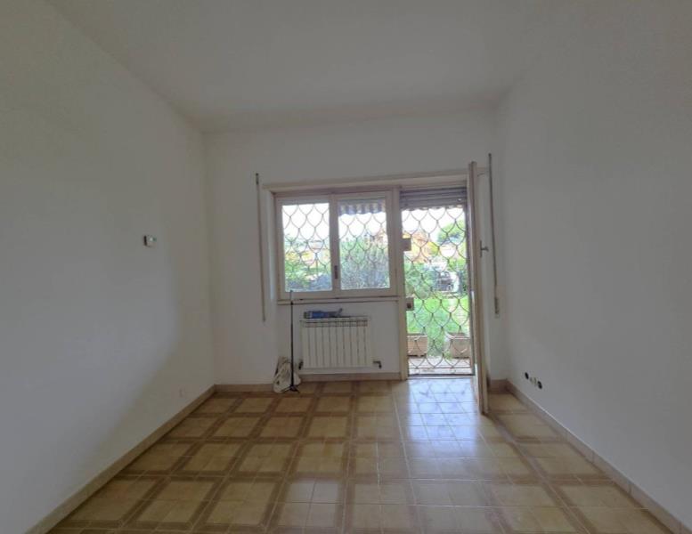 appartamento in vendita a Roma in zona Axa