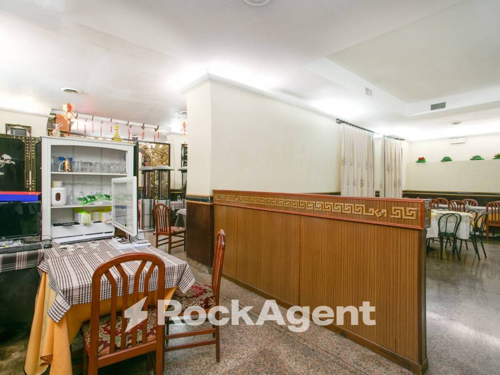 negozio in vendita a Roma in zona Rione Monti/Campitelli