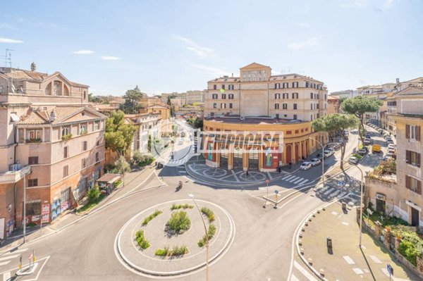 appartamento in vendita a Roma in zona Ostiense