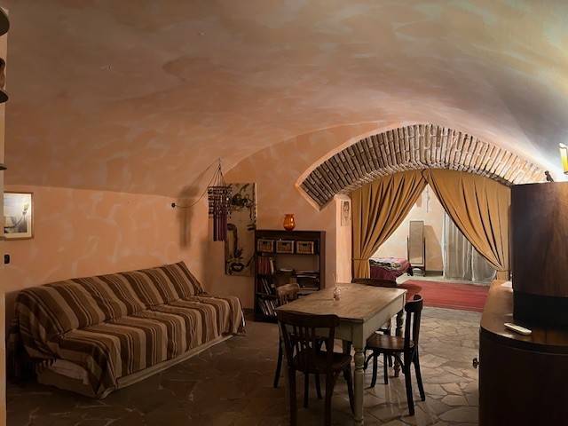 locale commerciale in vendita a Roma in zona Rione Monti/Campitelli