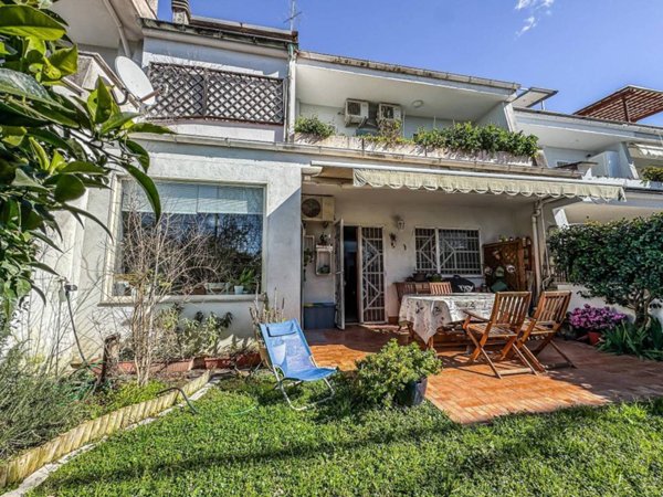 casa indipendente in vendita a Roma in zona Acilia