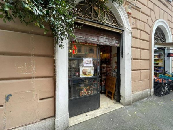 negozio in vendita a Roma in zona Rione Prati