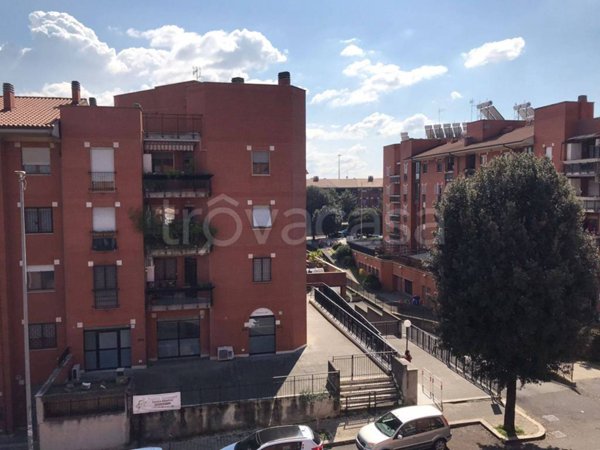 appartamento in vendita a Roma in zona Osteria del Curato