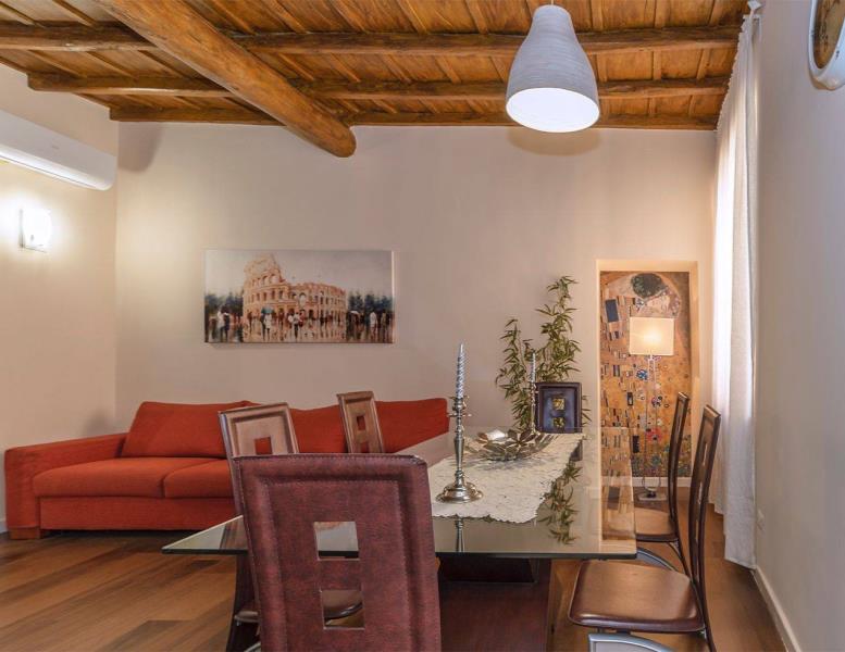 appartamento in vendita a Roma in zona Rione Monti/Campitelli