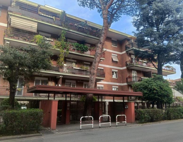 appartamento in vendita a Roma in zona Appio Claudio