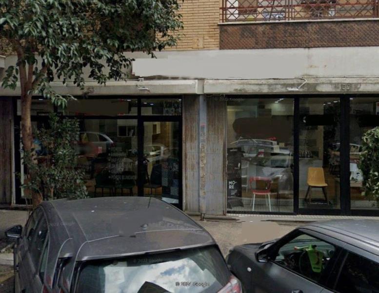 locale commerciale in vendita a Roma in zona Appio Latino