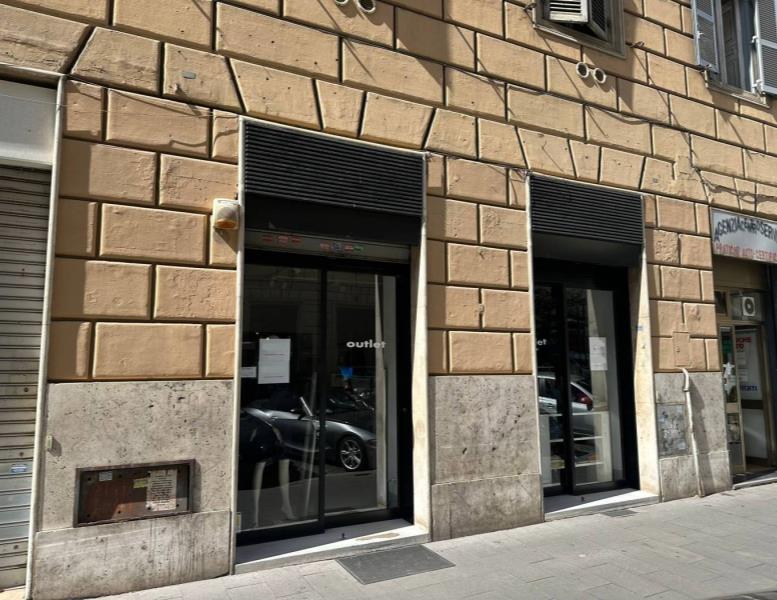 locale commerciale in vendita a Roma in zona Rione Prati