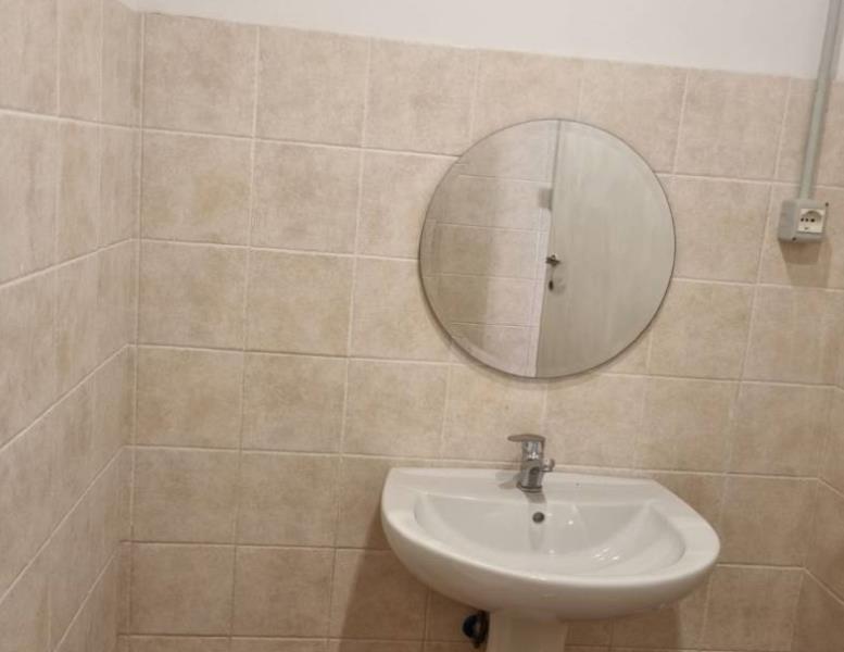 locale commerciale in vendita a Roma in zona Appio Claudio