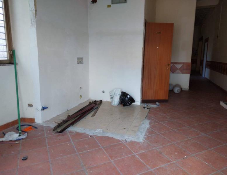 locale commerciale in vendita a Roma in zona Torre Maura