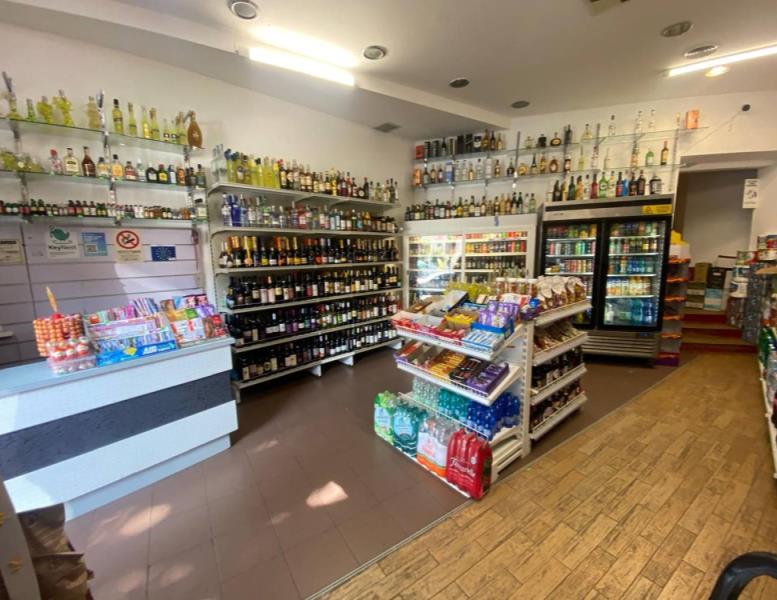 locale commerciale in vendita a Roma in zona Trastevere