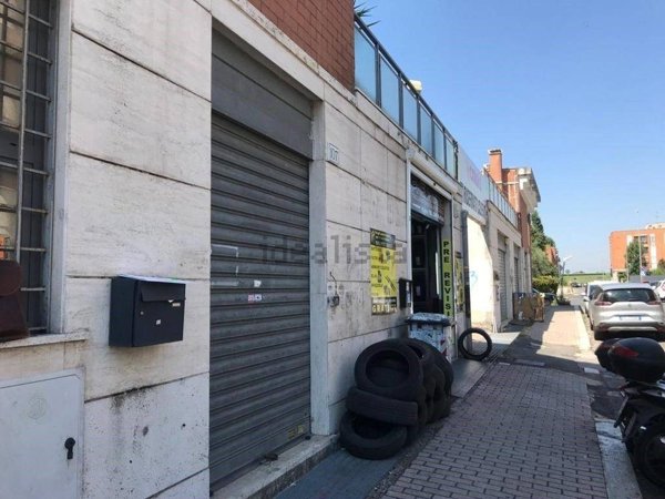 ufficio in vendita a Roma in zona Casal Monastero