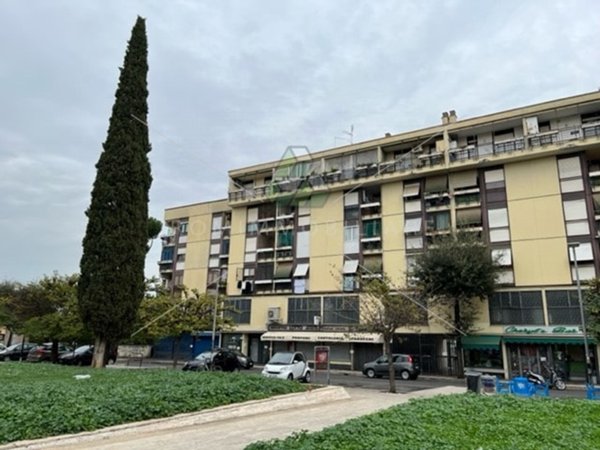 ufficio in vendita a Roma in zona Torre Angela