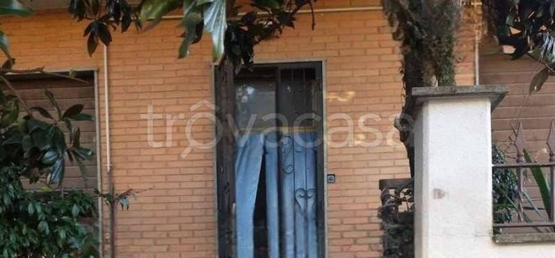 ufficio in vendita a Roma in zona Finocchio