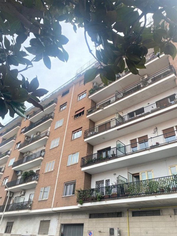 appartamento in vendita a Roma in zona Prenestino-Labicano