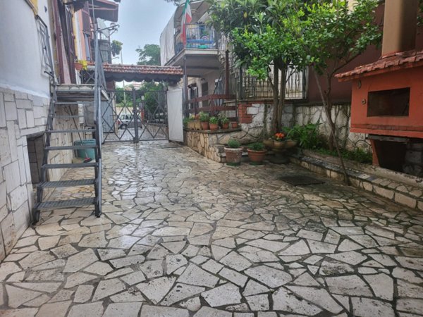 appartamento in vendita a Roma in zona Tuscolano