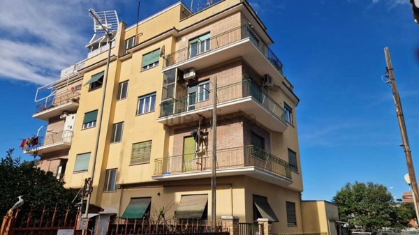 appartamento in vendita a Roma in zona Tuscolano