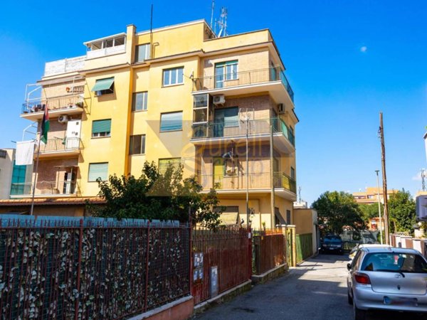appartamento in vendita a Roma in zona Tuscolano