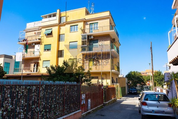appartamento in vendita a Roma in zona Tuscolano