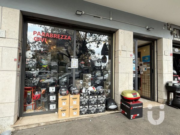 negozio in vendita a Roma in zona Appio Latino