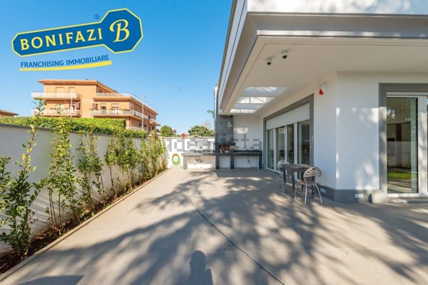 casa indipendente in vendita a Roma in zona Finocchio