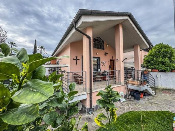 casa indipendente in vendita a Roma in zona Infernetto