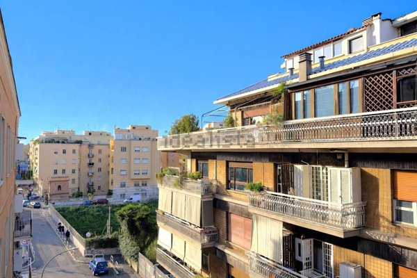 appartamento in vendita a Roma in zona Appio Latino