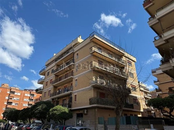 appartamento in vendita a Roma in zona Ostia Antica