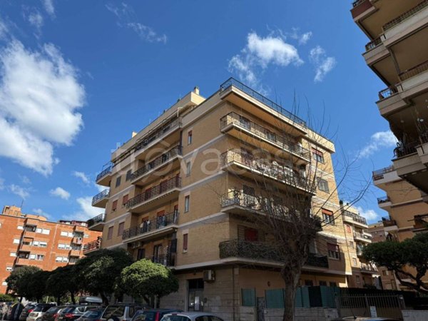 appartamento in vendita a Roma in zona Ostia Antica