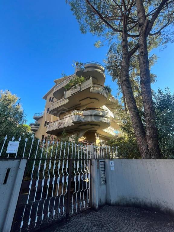 appartamento in vendita a Roma in zona Tor di Quinto