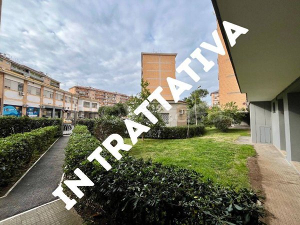 appartamento in vendita a Roma in zona Torre Spaccata