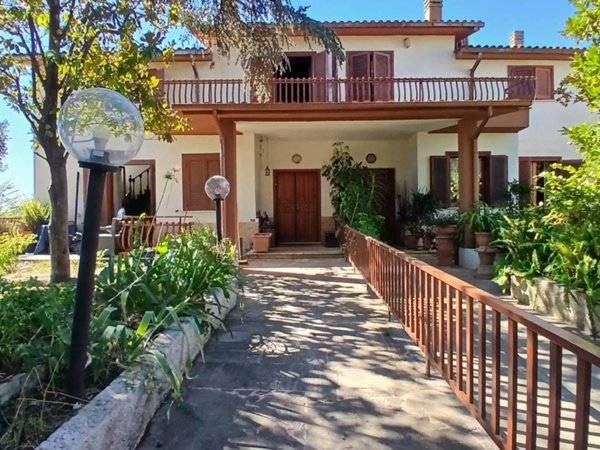 casa indipendente in vendita a Roma in zona Valle Muricana