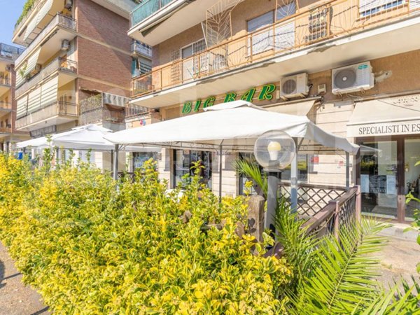 negozio in vendita a Roma in zona Torrevecchia