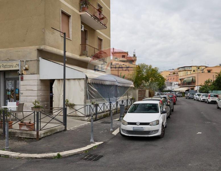 negozio in vendita a Roma in zona Ponte Mammolo
