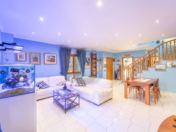 casa indipendente in vendita a Roma in zona Casal Morena