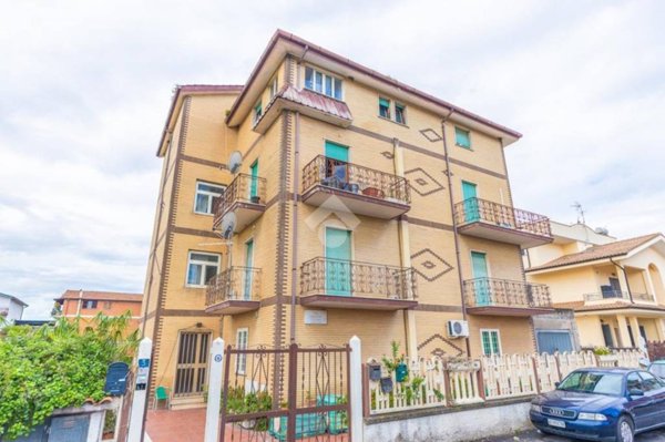 appartamento in vendita a Roma in zona Lunghezza