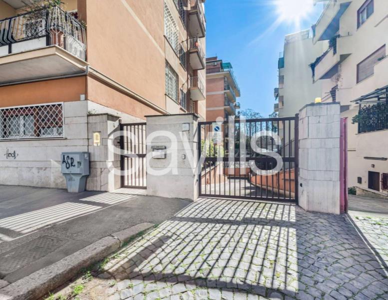 appartamento in vendita a Roma in zona Ardeatino