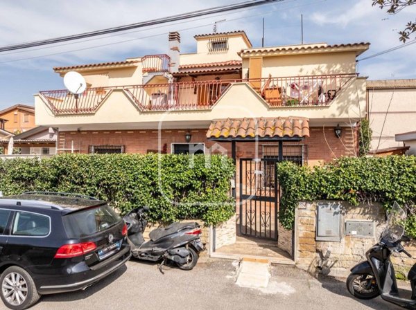casa indipendente in vendita a Roma in zona Giardini di Corcolle