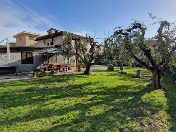 casa indipendente in vendita a Roma in zona Osteria del Curato