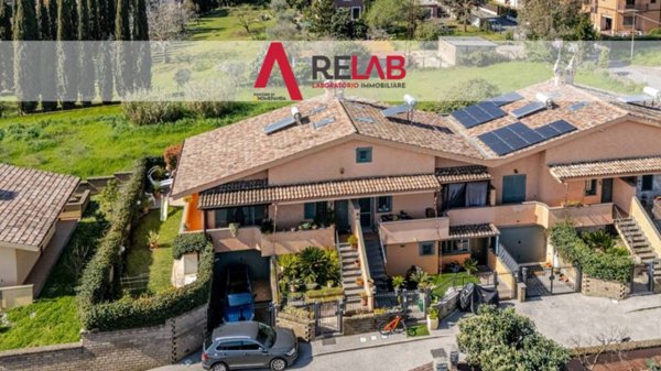 casa indipendente in vendita a Roma in zona Valle Santa