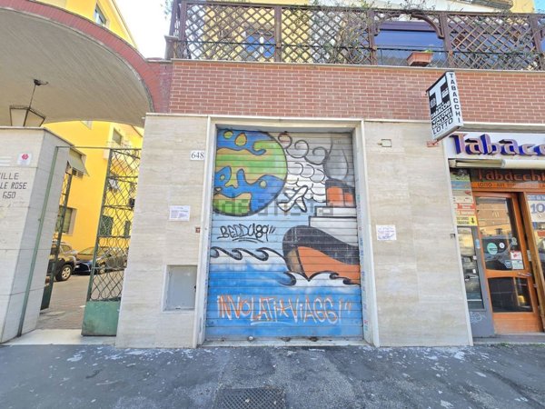 locale commerciale in vendita a Roma in zona Romanina