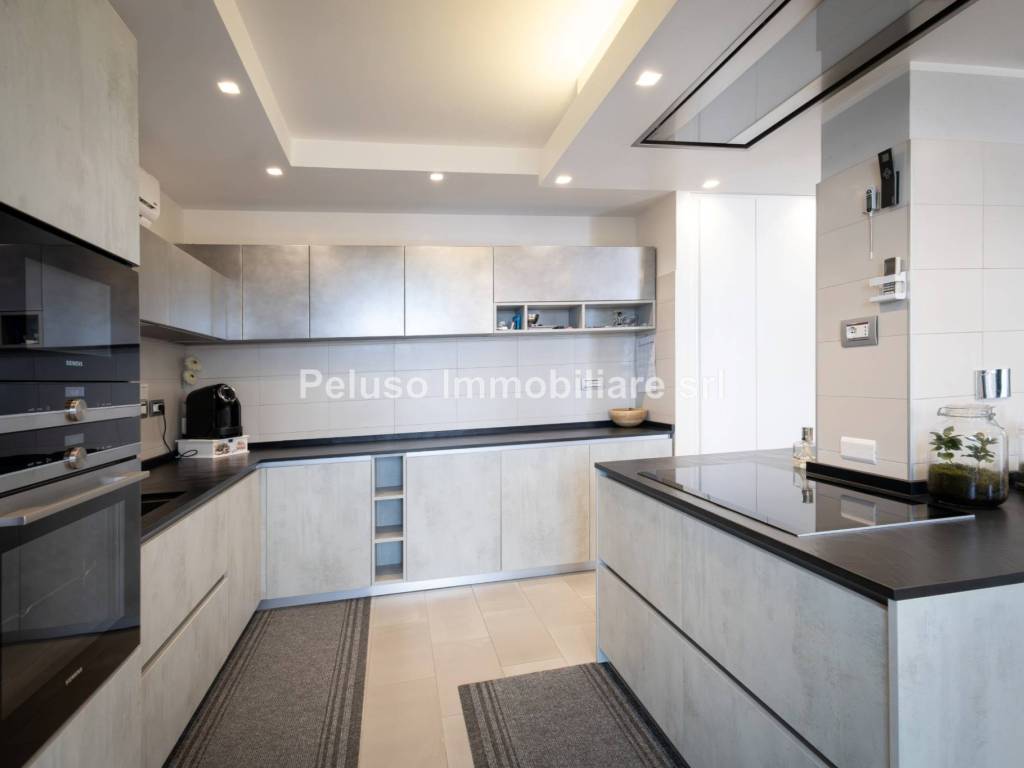 appartamento in vendita a Roma in zona Ardeatino