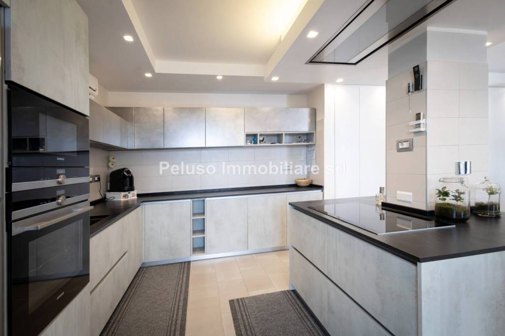 appartamento in vendita a Roma in zona Rione Monti/Campitelli