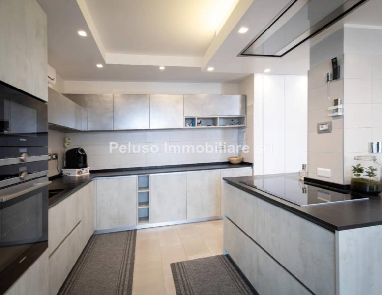 appartamento in vendita a Roma in zona Rione Monti/Campitelli